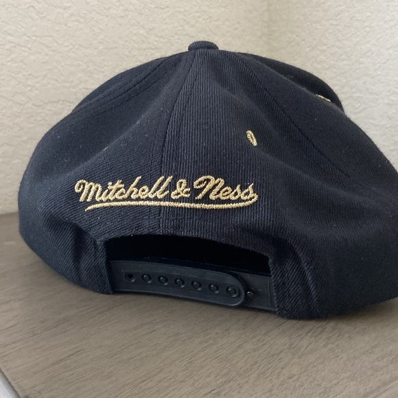 NBA Golden State Warriors - Picture 3 of 6